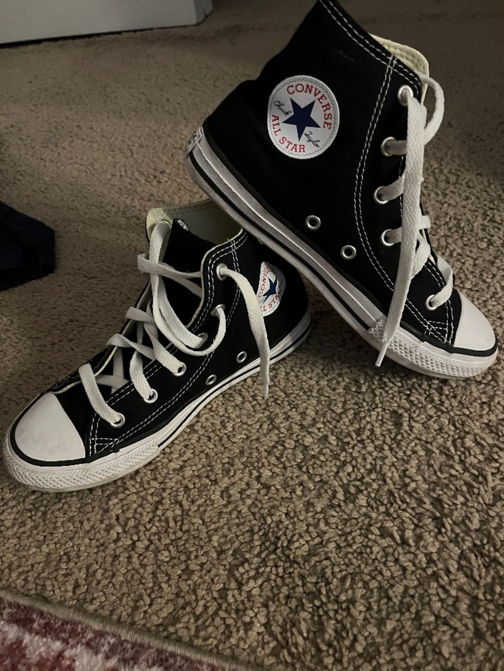 Black kids size 1.5 converse